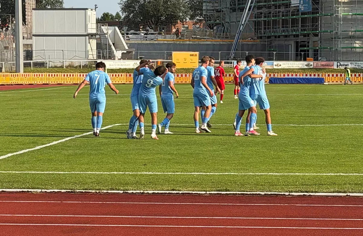 SpVgg Kaufbeuren startet mit 3:0-Derbysieg in die neue Saison