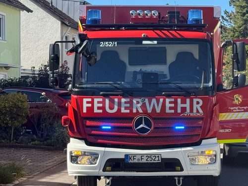Mehrere Feuerwehreinsätze in Kaufbeuren: Gasgeruch, Personensuche und Wasserrohrbruch