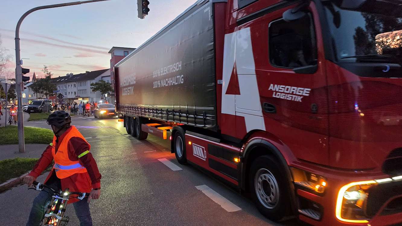 Wenn Kaufbeuren leuchtet – Über 300 Teilnehmer bei der Buron Blade Night 2026