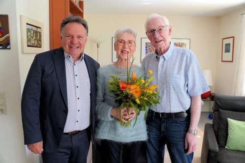 Stadt Kaufbeuren gratuliert Rosmarie und Horst Lauerwald zur Diamantenen Hochzeit