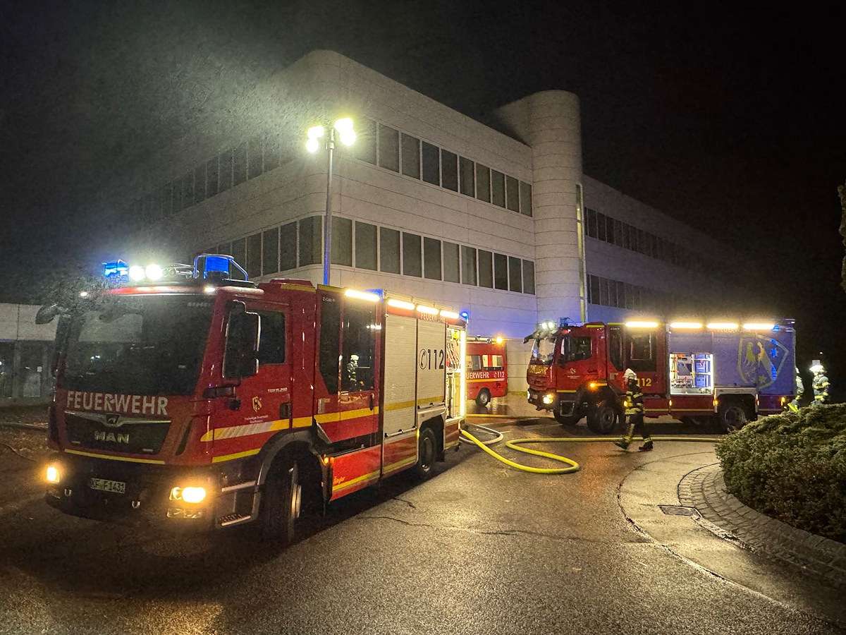 Brand im Innovapark Kaufbeuren: Sprinkleranlage verhindert offenbar größeren Schaden