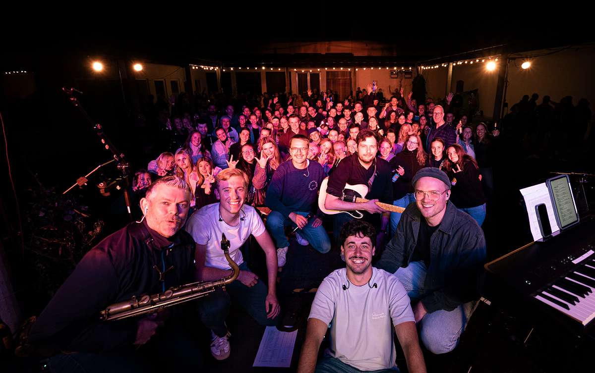 „Rock im Atrium“ begeistert mit Kulthits und Partymusik in Kaufbeuren