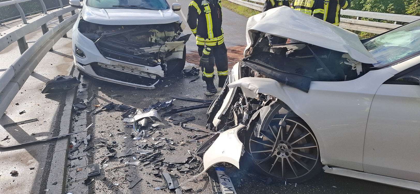 Ölspur führt zu Frontalzusammenstoß in Neugablonz: Vier Menschen verletzt