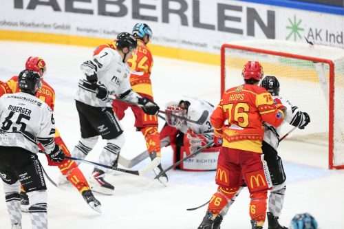 ESV Kaufbeuren feiert deutlichen Heimsieg gegen die Passau Black Hawks