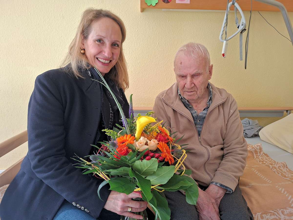 Zweite Bürgermeisterin gratuliert Reinhold Bauder zu seinem 95. Geburtstag