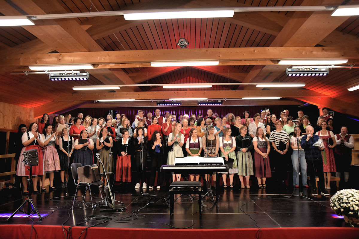 Volle Weichberghalle, begeistertes Publikum: Benefizkonzert des St. Georgshof wird zum großen Erfolg