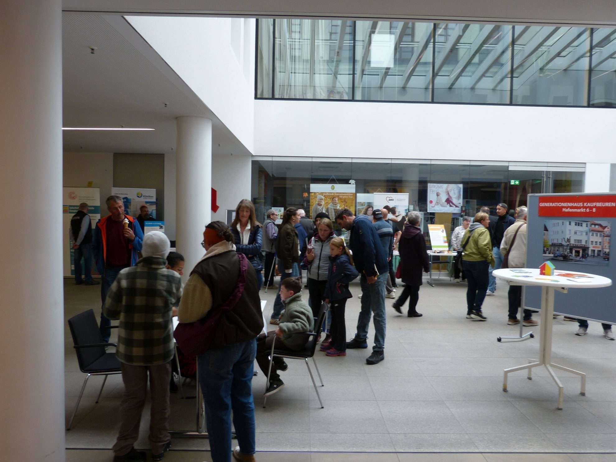 „Das Generationenhaus im Mittelpunkt“ beim 15. Marktplatz in der Sparkassenpassage
