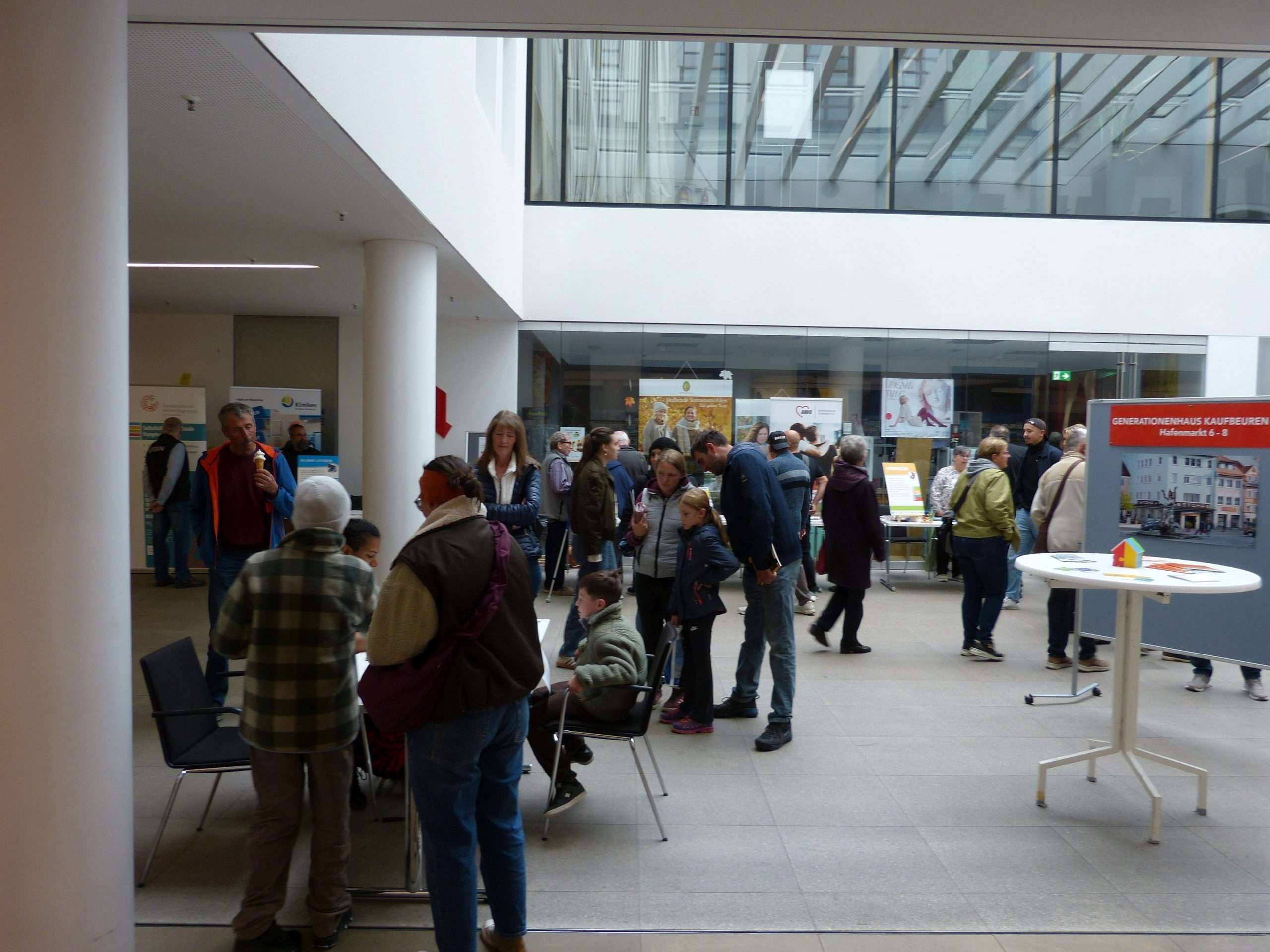 „Das Generationenhaus im Mittelpunkt“ beim 15. Marktplatz in der Sparkassenpassage